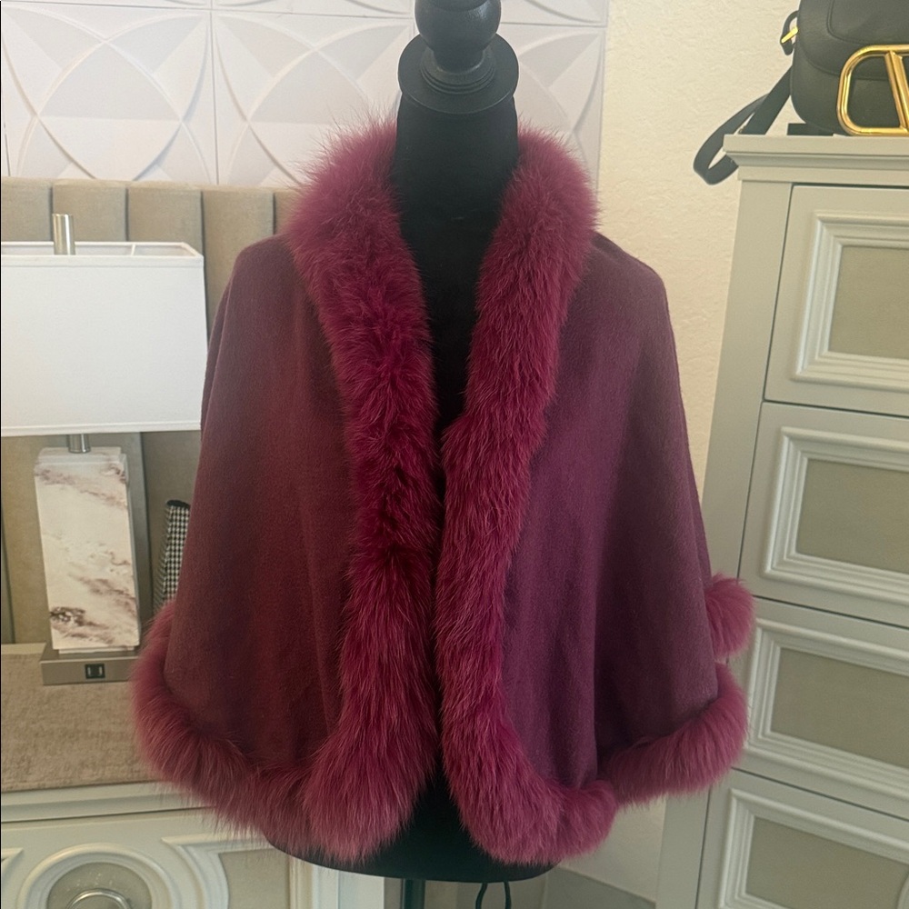 Givenchy Fox fur trimmed cape - Picture 2 of 9